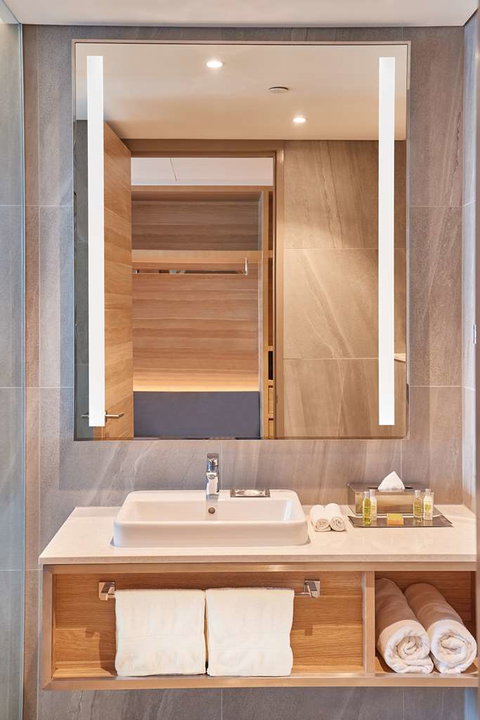 DoubleTree by Hilton Perth Waterfront - Tourism Canberra 9