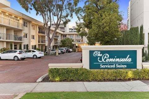 The Peninsula Riverside Apartments - Tourism Canberra 1
