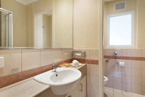 The Peninsula Riverside Apartments - Tourism Canberra 6
