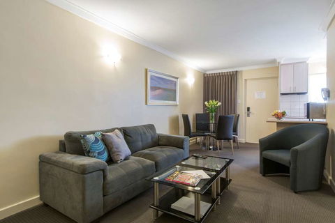 The Peninsula Riverside Apartments - Tourism Canberra 7