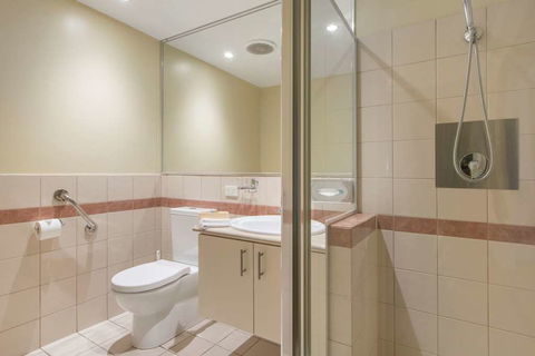 The Peninsula Riverside Apartments - Tourism Canberra 12
