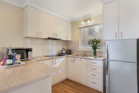 The Peninsula Riverside Apartments - Tourism Canberra 16