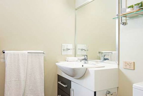 Mantra One Sandy Bay Road - Tourism Canberra 1