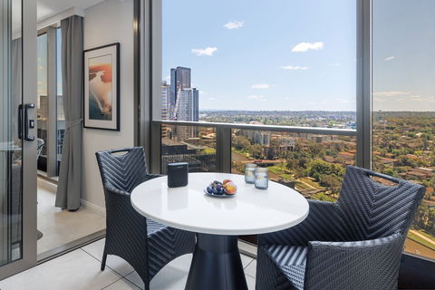 Meriton Suites George St - Tourism Canberra 5