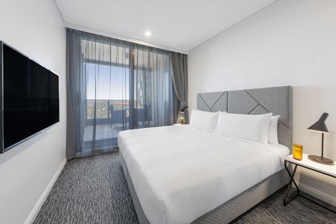 Meriton Suites George St - Tourism Canberra 7