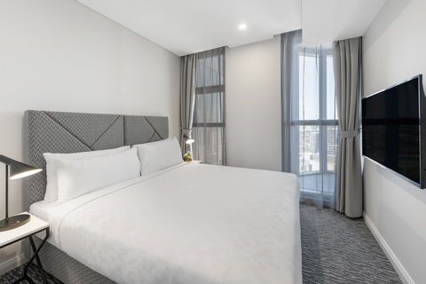 Meriton Suites George St - Tourism Canberra 8
