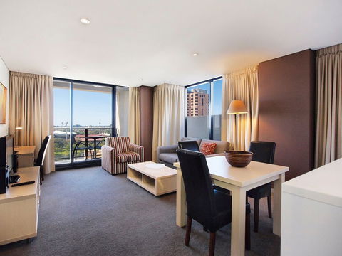 Oaks Horizons Hotel - Tourism Canberra 4