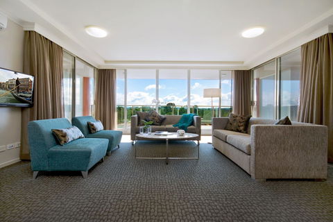 Pacific Suites Canberra - Tourism Canberra 1