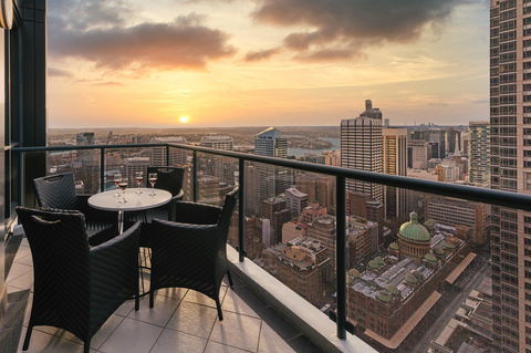 Meriton Suites Pitt Street - Tourism Canberra 0