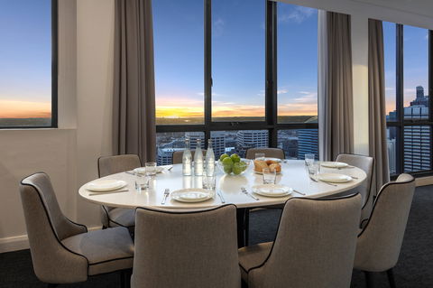 Meriton Suites Pitt Street - Tourism Canberra 3