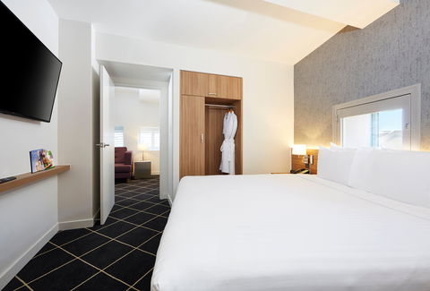 Holiday Inn Darling Harbour - Tourism Canberra 8