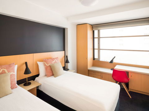 Hotel Ibis World Square - Tourism Canberra 3