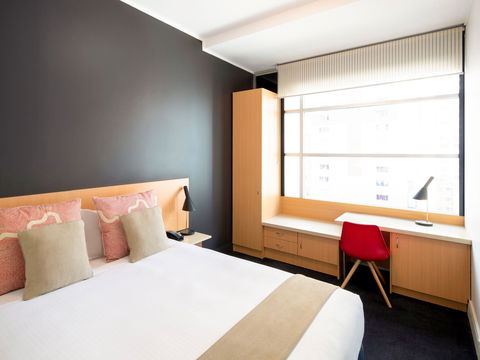 Hotel Ibis World Square - Tourism Canberra 4
