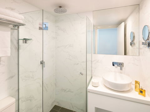 Hotel Ibis World Square - Tourism Canberra 7
