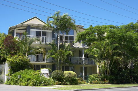 Noosa Outrigger Beach Resort - Tourism Canberra 0