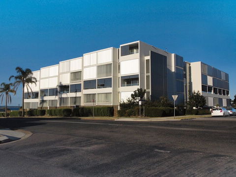 Oaks Lure - Tourism Canberra 0