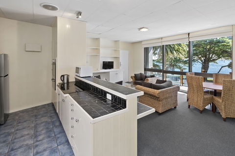 North Pier Hotel Cowes - Tourism Canberra 2