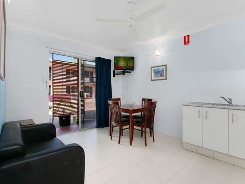Cairns City Palms - Tourism Canberra 0