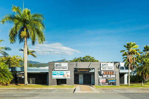 Nightcap at Edge Hill Tavern - Tourism Canberra 0