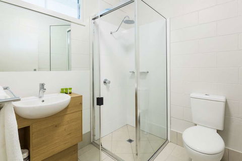 Nightcap at Edge Hill Tavern - Tourism Canberra 1