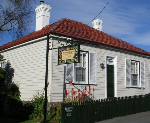 Alice's Cottages - Tourism Canberra 0