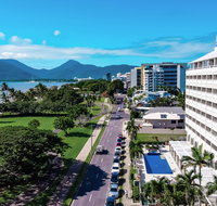 Holiday Inn Cairns Harbourside - Tourism Canberra
