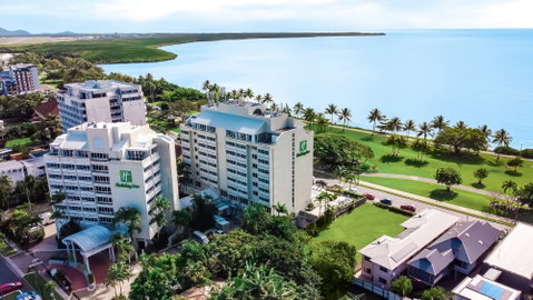 Holiday Inn Cairns Harbourside - Tourism Canberra 2