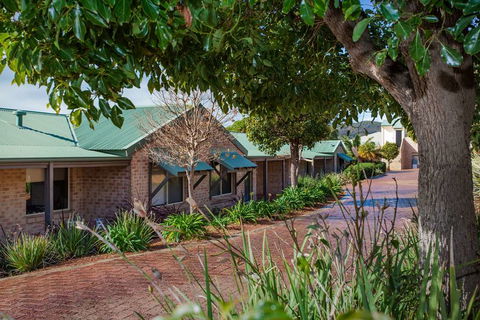 Quality Suites Banksia Gardens - Tourism Canberra 0