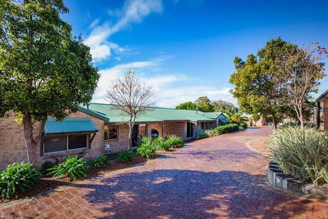 Quality Suites Banksia Gardens - Tourism Canberra 1