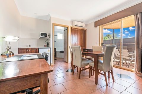 The Georgian Motor Lodge - Tourism Canberra 0