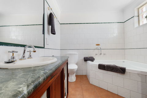 The Georgian Motor Lodge - Tourism Canberra 1