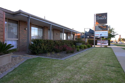 Pevensey Motor Lodge - Tourism Canberra 0