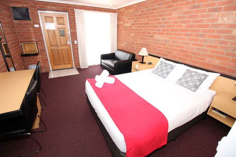 Pevensey Motor Lodge - Tourism Canberra 2