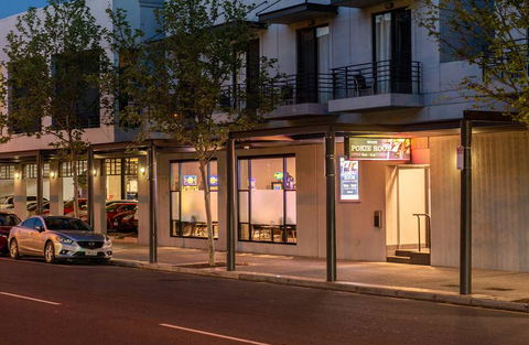 Mawson Lakes Hotel - Tourism Canberra 0