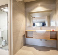 Nightcap at Manhattan Hotel - Tourism Canberra