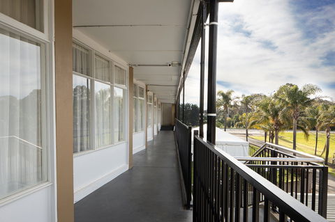 Rivers Inn Motel - Tourism Canberra 1