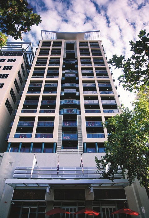 Oaks Horizons Hotel - Tourism Canberra 0