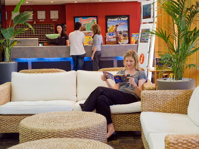 Islander Resort Hotel - Tourism Canberra 1