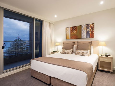 Oaks Liberty Towers - Tourism Canberra 1