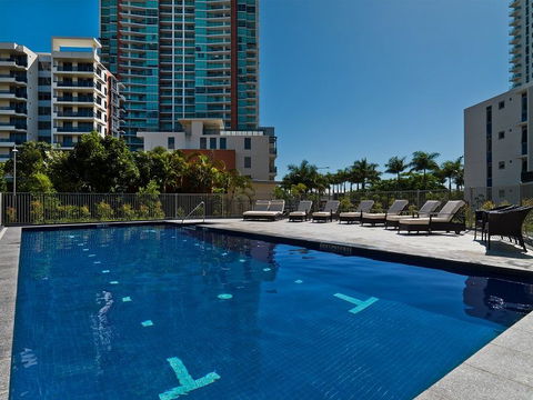 Meriton Suites Southport - Tourism Canberra 2