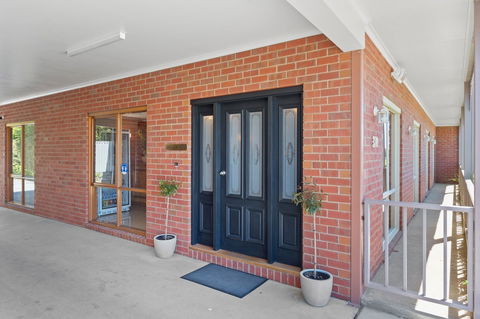 Burke & Wills Motor Inn - Tourism Canberra 2