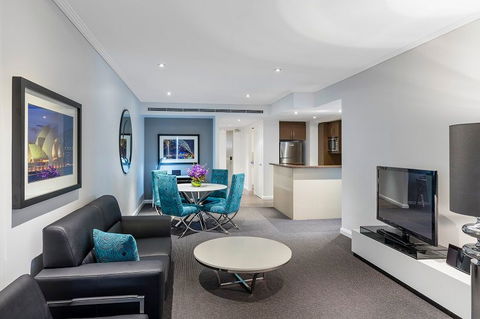 Meriton Suites World Tower - Tourism Canberra 2