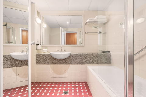 Holiday Inn Darling Harbour - Tourism Canberra 7