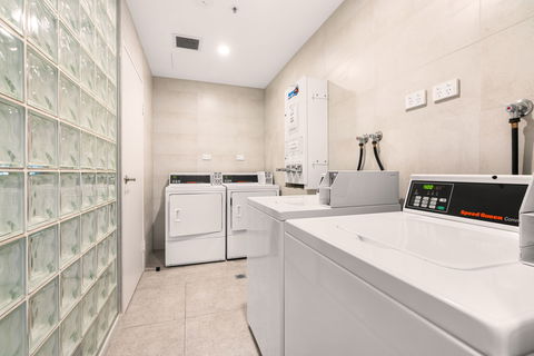 Holiday Inn Darling Harbour - Tourism Canberra 16
