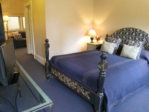 The Russell Hotel - Tourism Canberra 1
