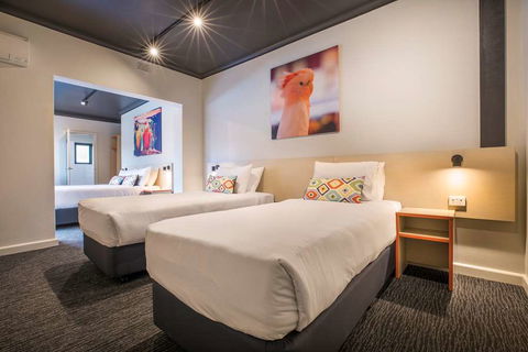 Nightcap At Chester Hill Hotel - Tourism Canberra 5