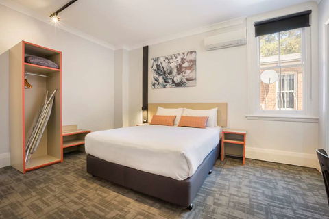 Nightcap At Regents Park Hotel - Tourism Canberra 2