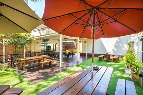 Nightcap At Regents Park Hotel - Tourism Canberra 9