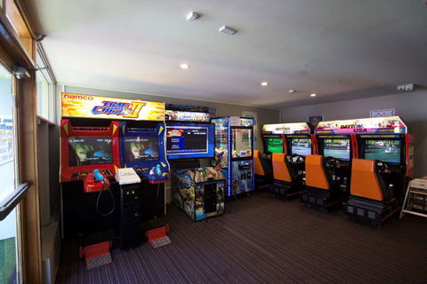 Nightcap At High Flyer Hotel - Tourism Canberra 2