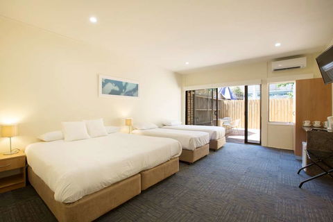 Nightcap At High Flyer Hotel - Tourism Canberra 7